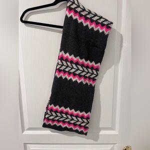 American Eagle Outfitters Infinity Cozy Knit Scarf with Pink and Gray Pattern